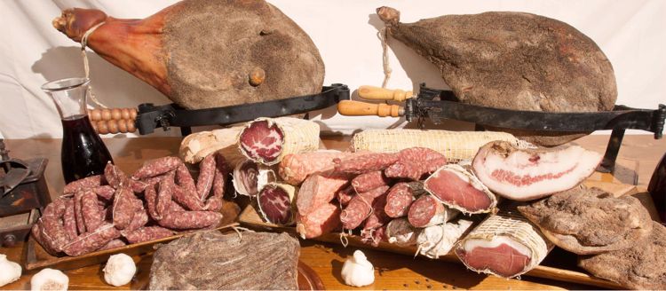 Umbria - prosciutti e salumi di Norcia ... la patria della norcineria salumi