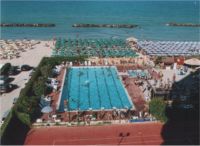 Eurotel Residence,la piscina di fronte alla spiaggia