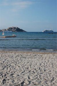 Calvi la cittadelle vista dalla spiaggia