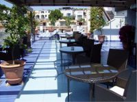 terrazza bordo piscina