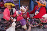 Ollantaytambo donne in costume tipico donne