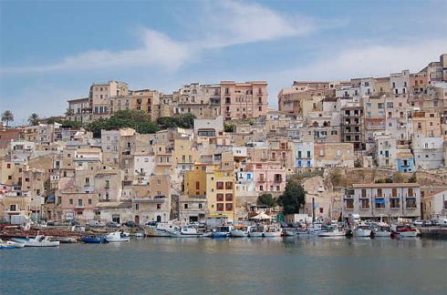 Sciacca il borgo visto dal mare