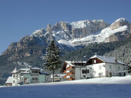 Mazzin di Fassa frazione di Campestrin con il Sassolungo sullo sfondo