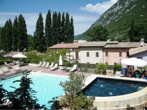 Resort Borgo S Lucia,esterni con piscina e vasca idromassaggio