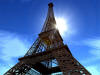 La Torre Eiffel vista dalla base