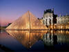 Parigi la  Piramide e il Louvre