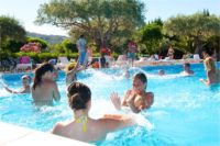 Nausicaa Village, spruzi d'acqua in piscina Piscina
