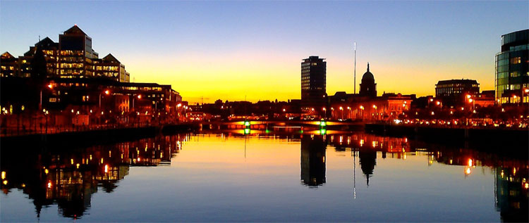 Dublino tramonto sul fiume Liffey