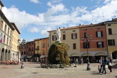 Iseo Centro Turistico sulla sponda sud-orientale del lago