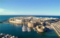 Gallipoli il Castello Aragonese e sullo sfondo l'isola di Sant'Andrea gallipoli