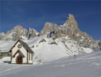 Passo Rolle,chiesetta alpina