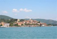 Passignano visto dal lago
