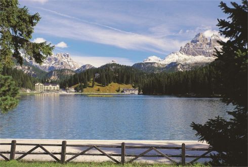 Grand Hotel Misurina visto dal lago